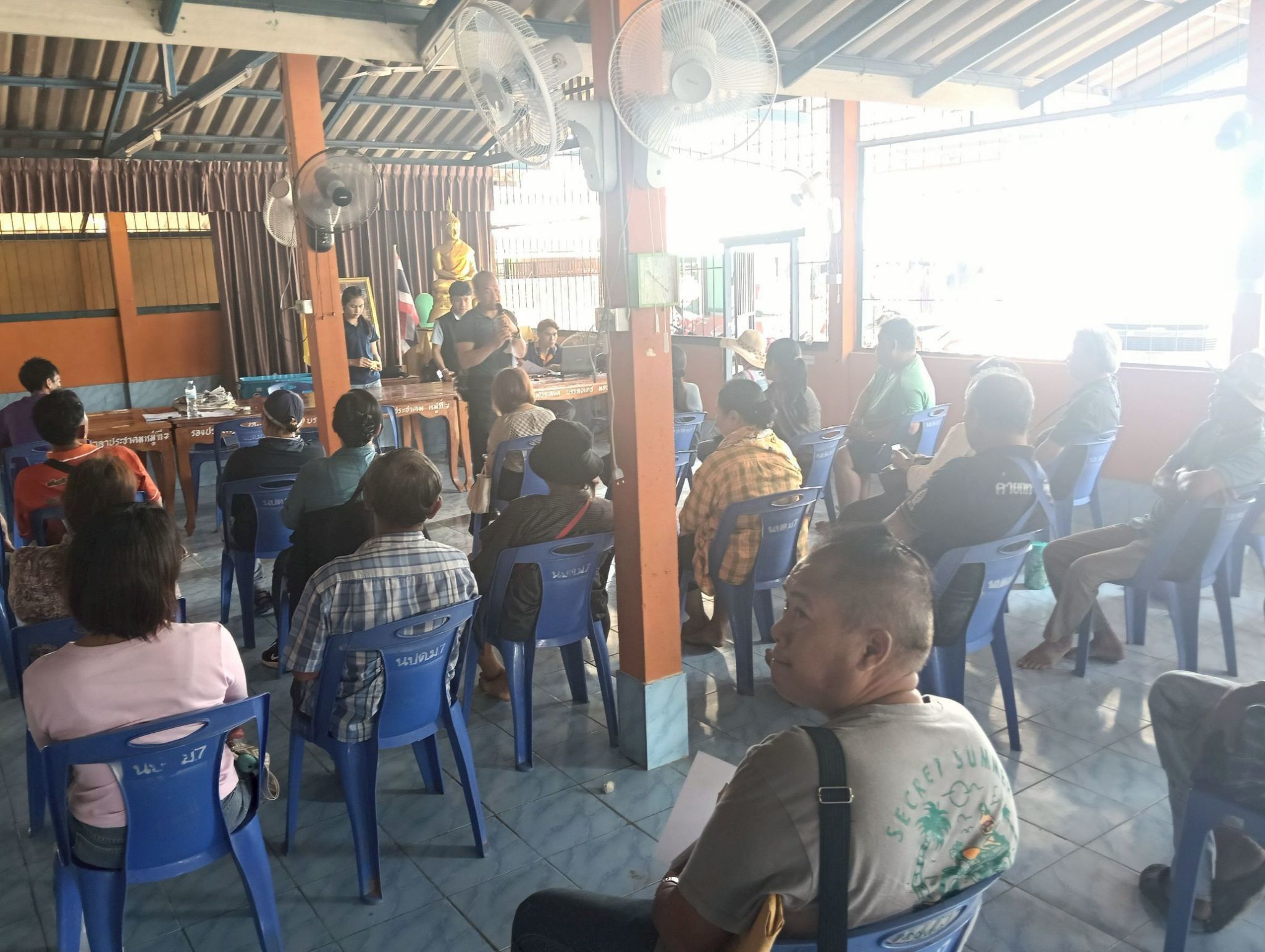 title - วันที่ 3 เมษายน 2569 นายวิทูล ประดิษฐ์บุญ ปฏิรูปที่ดินจังหวัดปราจีนบุรี มอบหมายให้ นายลิขิต ผันผ่อน ผู้อำนวยการกลุ่มกฎหมาย พร้อมด้วย เจ้าหน้าที่ ส.ป.ก.ปราจีนบุรี ลงพื้นที่ออกศูนย์บริการเคลื่อนที่ “Mobile Unit”  ยื่นคำร้องทั่วไปและปรึกษาข้อกฎหมายที่เกี่ยวข้องกับการปฏิรูปที่ดิน ณ เขาไม้แก้ว อำเภอกบินทร์บุรี จังหวัดปราจีนบุรี